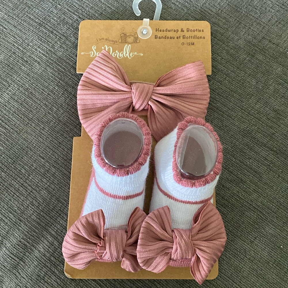 Brand New Headwrap and Booties Set